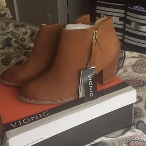 Vionic Sterling Boots